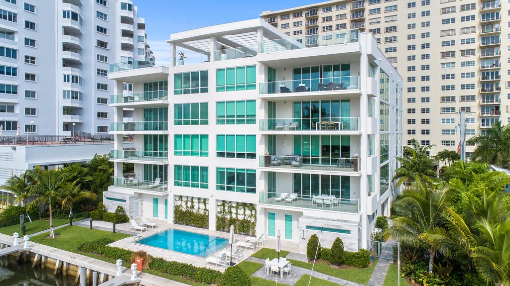 Photo of 353 Sunset Drive #202, Fort Lauderdale, FL 33301 (MLS # B26002782)