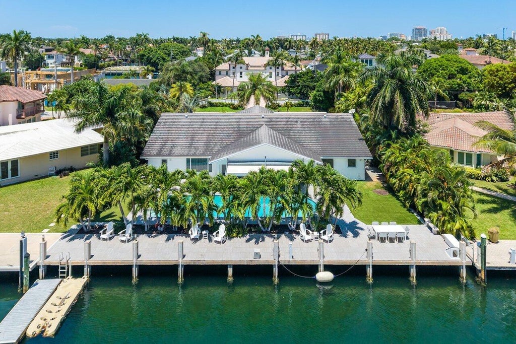 Photo of 2540 MERCEDES Drive, Fort Lauderdale, FL 33316 (MLS # B26066593)
