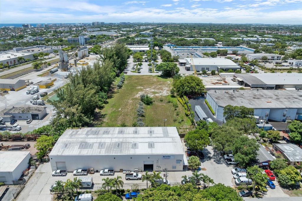 Photo of 120 Southridge Road, Delray Beach, FL 33444 (MLS # F10511842)