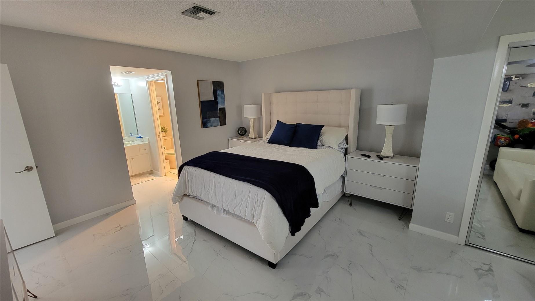 View photos, virtual tours, details... 1801 Presidential Way D202
