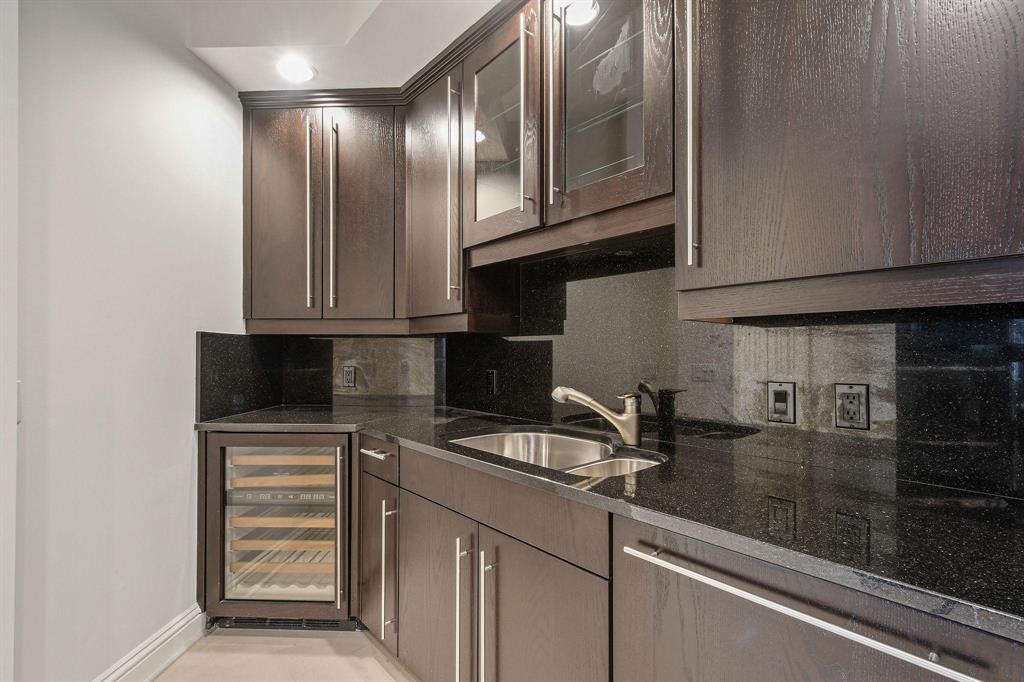 ONE WATERMARK PLACE OF TH - Residential