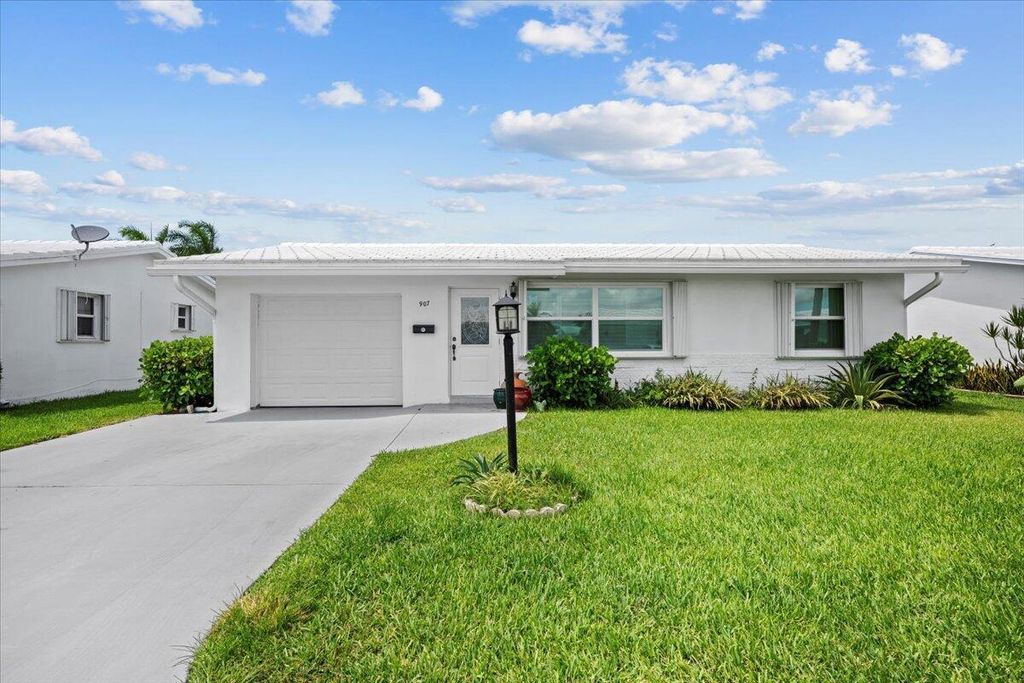 Photo of 907 SW 5th Court, Boynton Beach, FL 33426 (MLS # R11102562)