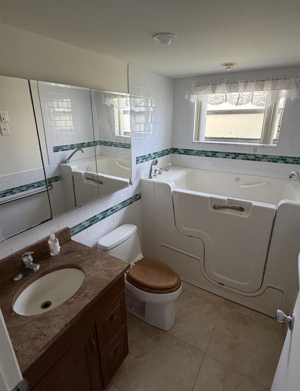 KINGS POINT SAXONY CONDOS - Residential