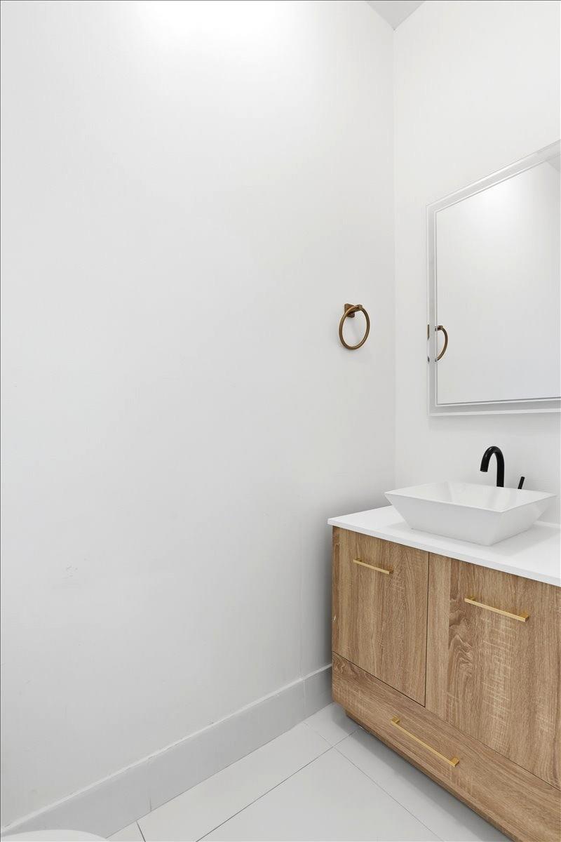 Nautica 164-36 B - Residential Lease