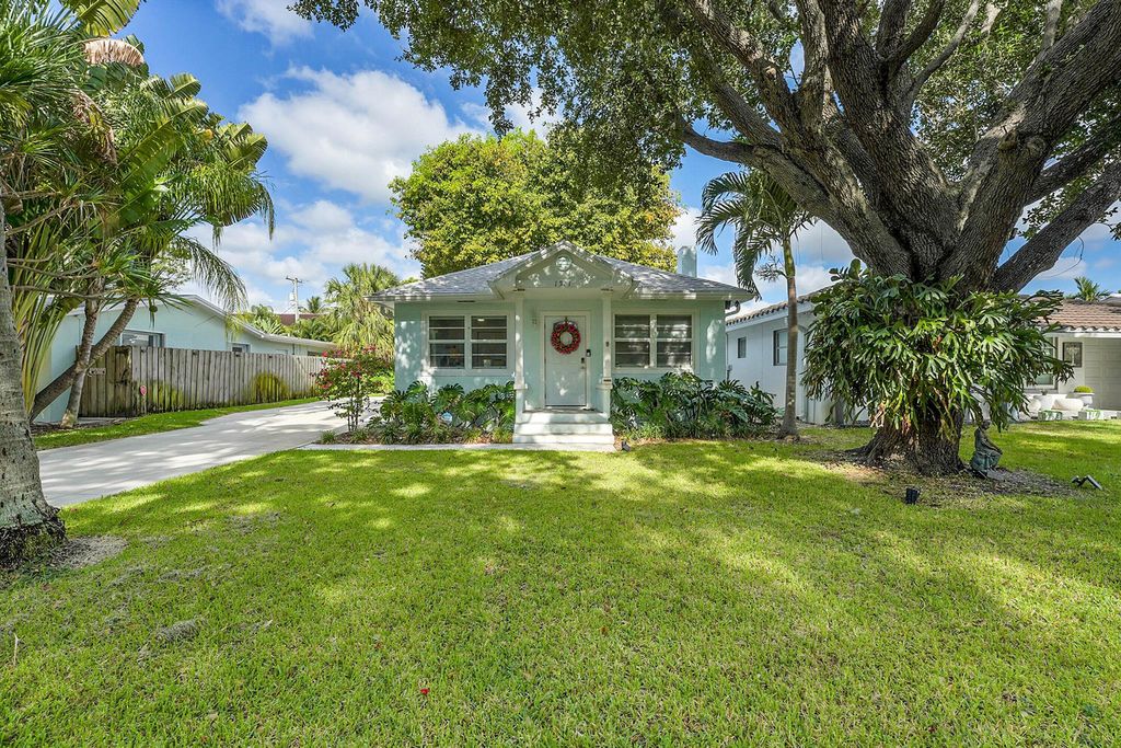 Photo of 1511 S Palmway, Lake Worth Beach, FL 33460 (MLS # R11092603)