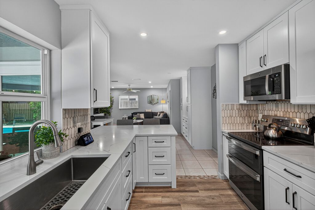 Photo of 555 NW 15th Avenue, Boca Raton, FL 33486 (MLS # R11105267)