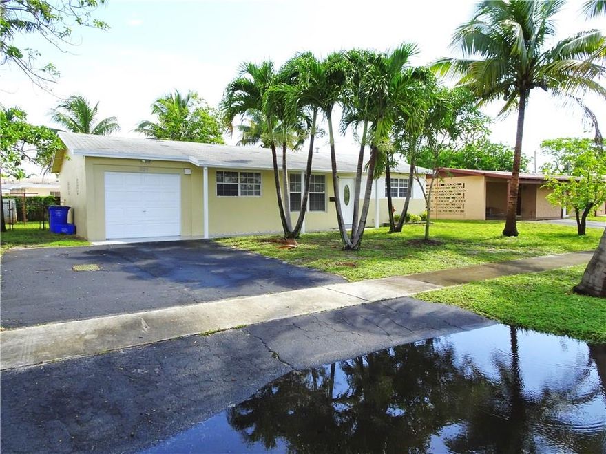 Nicely updated 3 bedroom, 2 bath home with a one-car garage located in desirable Bonnie Loch subdivision.  This home features; mature coconuts palms, espresso wood cabinetry, granite counter-tops, GE Stainless Steel appliances, open floor plan, ceramic tile in main living areas, fresh paint, baseboards, screened-in patio, an over-sized fenced-in backyard, and a new roof.  Great home located next to restaurants, shopping, and major highways.
