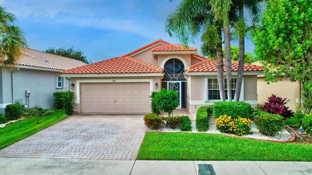 Photo of 7209 Haviland Circle, Boynton Beach, FL 33437 (MLS # R10716346)
