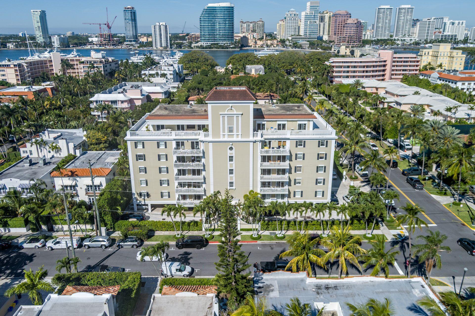 One of Palm Beach's favorite boutique buildings now has a 3 bedroom 2 bath apartment for sale. Rarely do 3 bedroom apts come on the market in this desirable location which is 4 blocks from Worth Ave. There is covered parking and 24hr. doorman service. Pets are welcome.