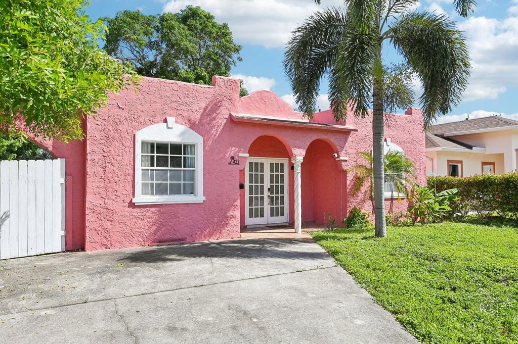 Photo of 423 Kern Street, West Palm Beach, FL 33405 (MLS # R11114462)