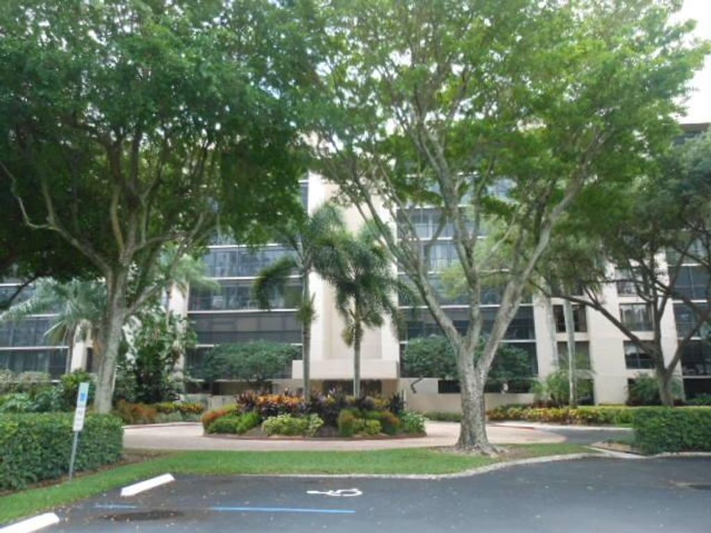 Photo of 20100 Boca West Drive #122, Boca Raton, FL 33434 (MLS # R10705996)