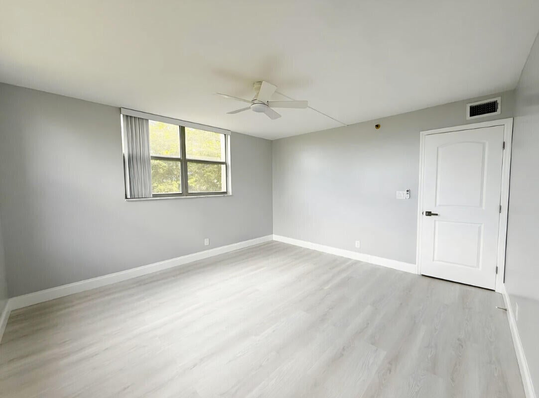 3300 W Rolling Hills Circle 410