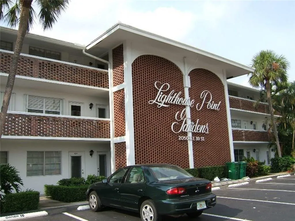 2050 NE 39th St Unit N108  