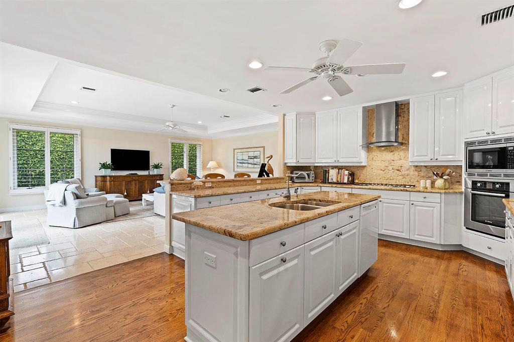 ROYAL PALM YACHT & COUNTRY CLUB - Residential