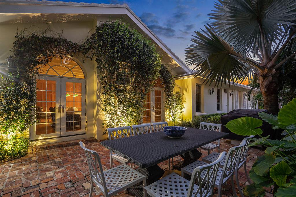 ROYAL PALM YACHT & COUNTRY CLUB - Residential