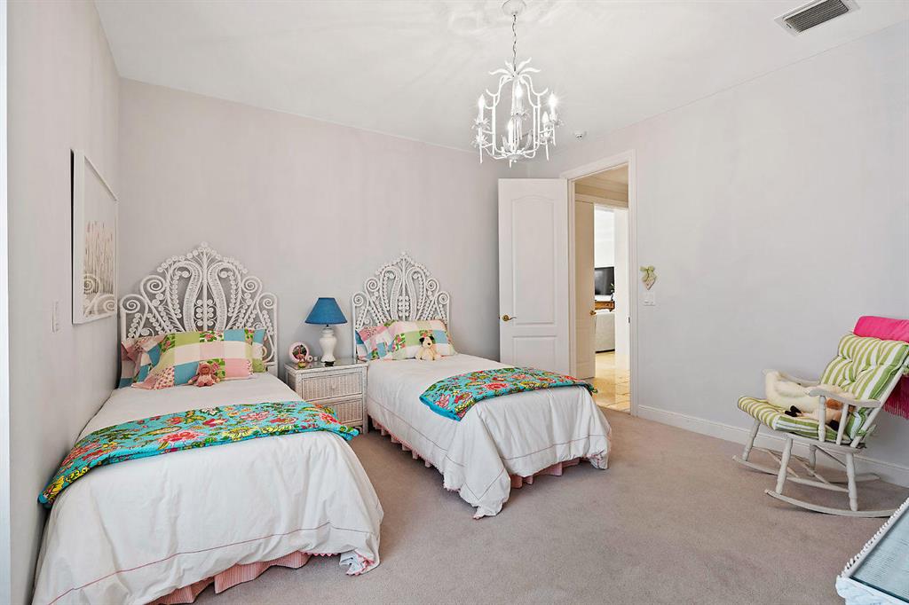 ROYAL PALM YACHT & COUNTRY CLUB - Residential