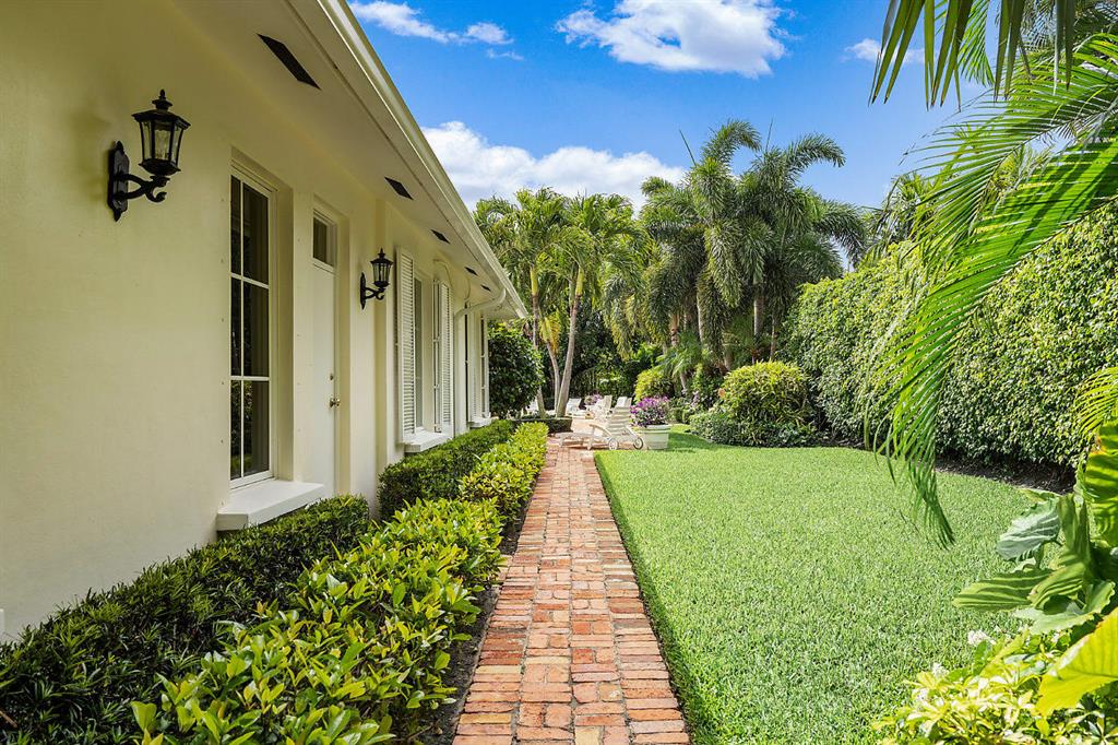 ROYAL PALM YACHT & COUNTRY CLUB - Residential