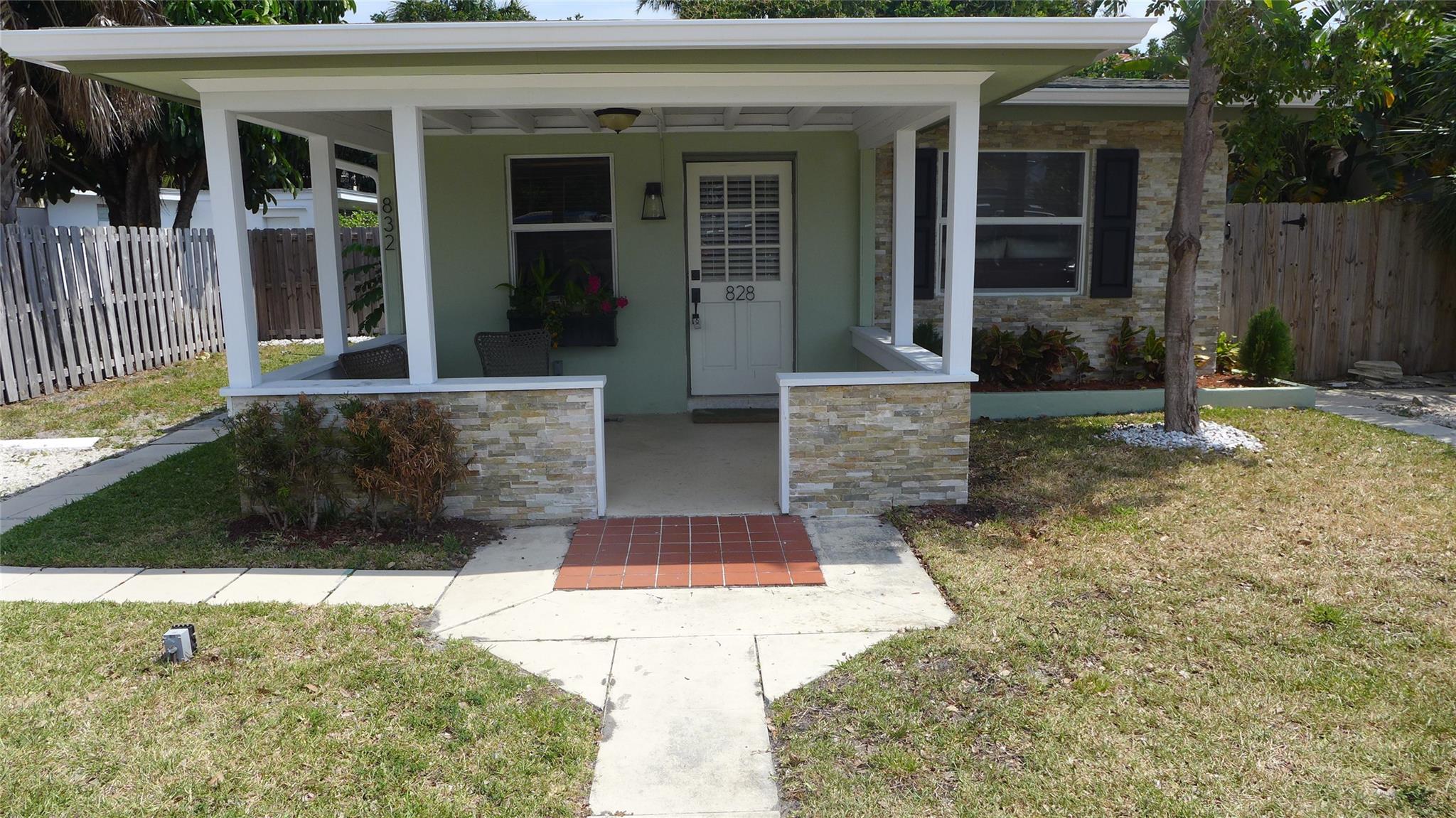 CHARMING VICTORIA PARK 1 BEDROOM 1 BATHROOM UNIT, NICLEY RENOVATED, GREAT LOCATION. CLOSE TO DOWNTOWN, LAS OLAS, AND THE BEACH. THERE ARE TWO 1 BEDROOM UNITS AVAILABLE AT THIS LOCATION - CALL OR TEXT FOR MORE INFORMATION.