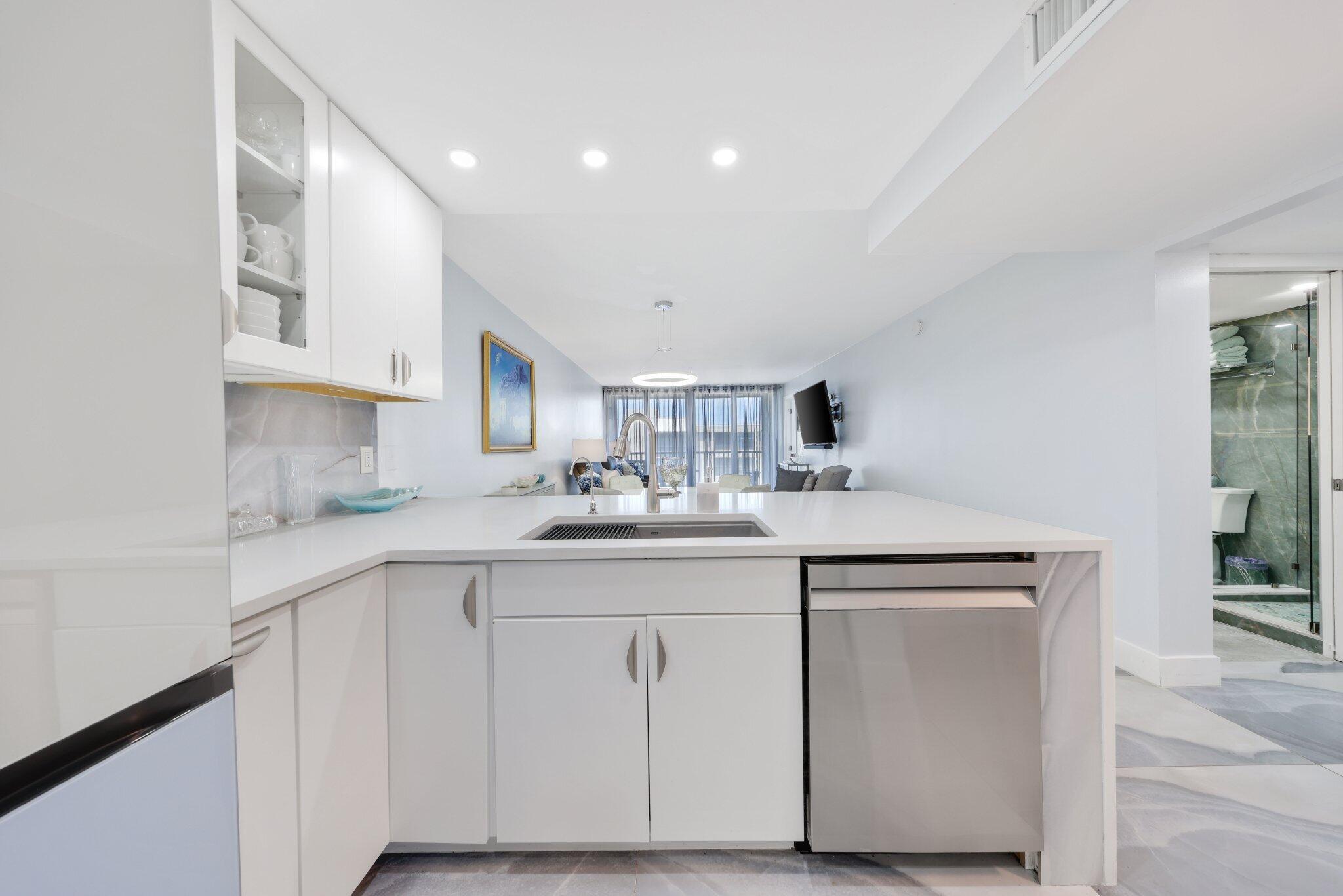 View photos, virtual tours, details... 12 Royal Palm Way Unit 605