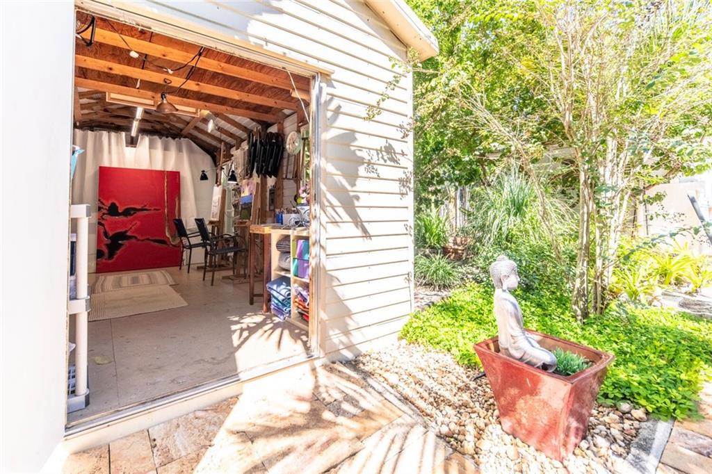 HOLLYWOOD LAKES SEC - Residential