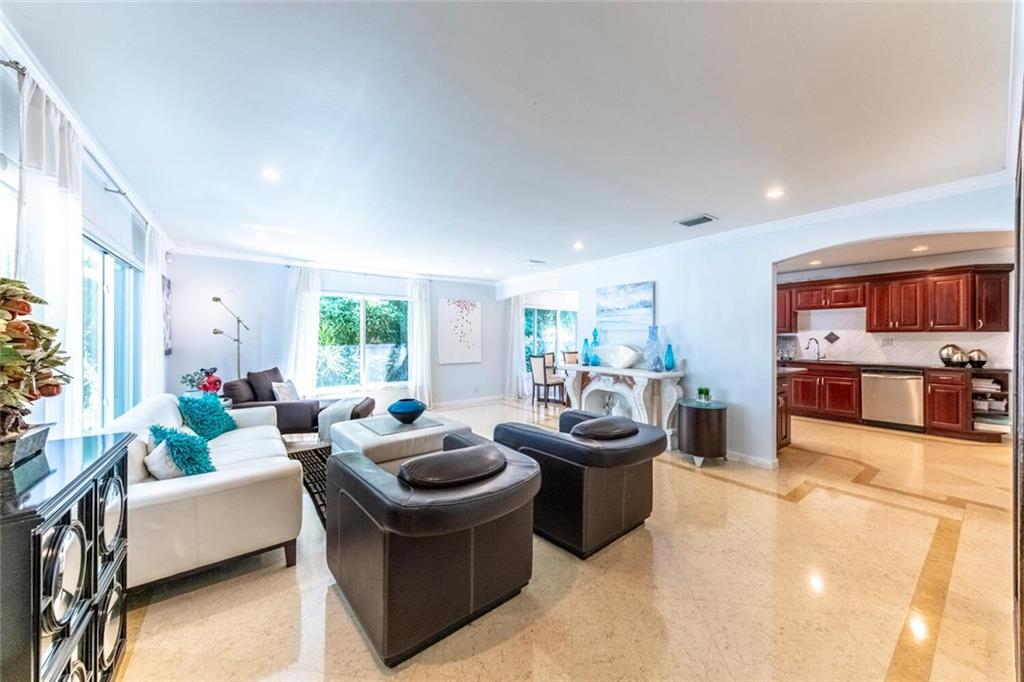 HOLLYWOOD LAKES SEC - Residential