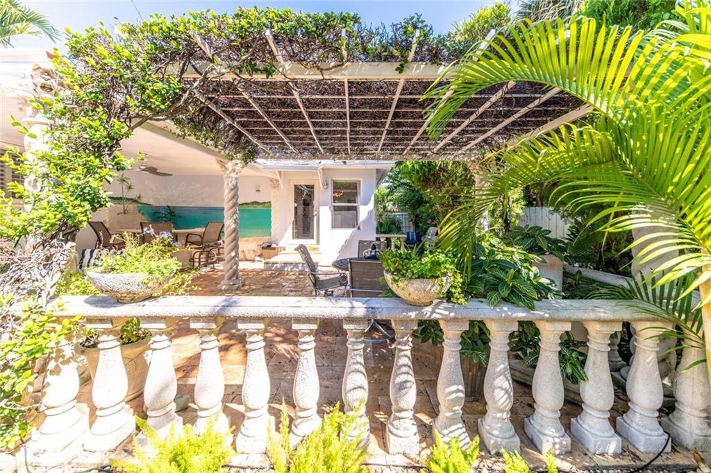 HOLLYWOOD LAKES SEC - Residential