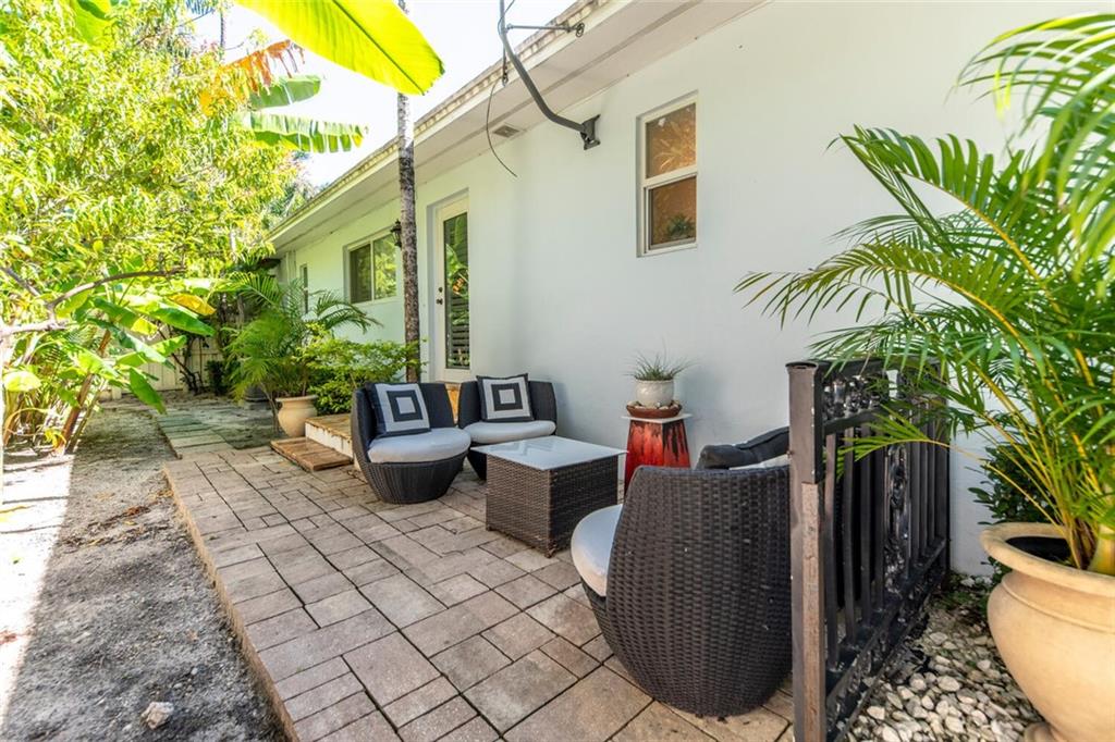 HOLLYWOOD LAKES SEC - Residential