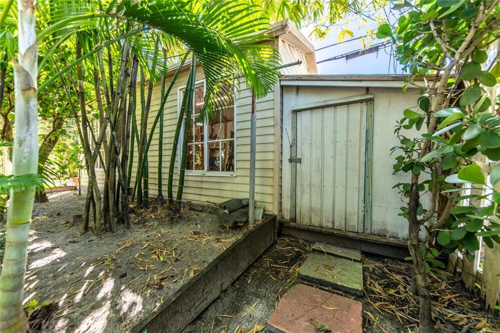 HOLLYWOOD LAKES SEC - Residential