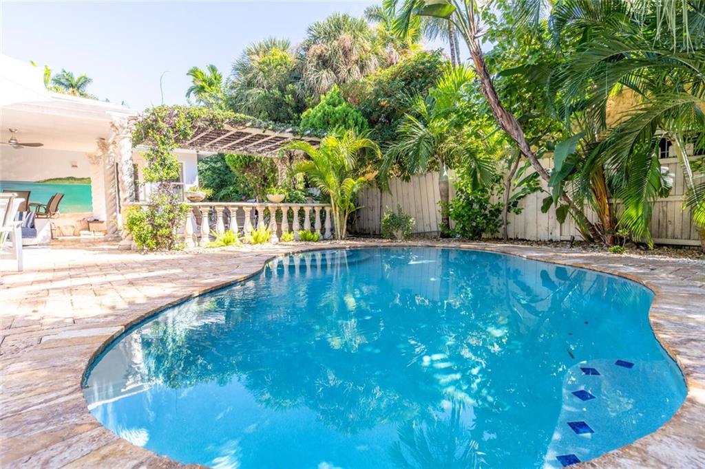 HOLLYWOOD LAKES SEC - Residential