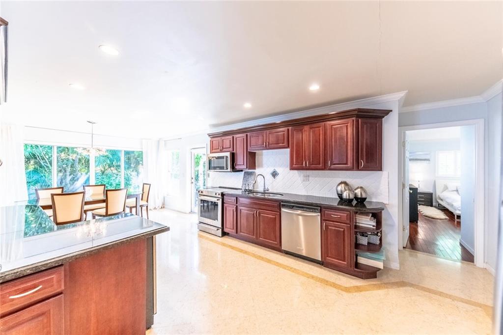 HOLLYWOOD LAKES SEC - Residential