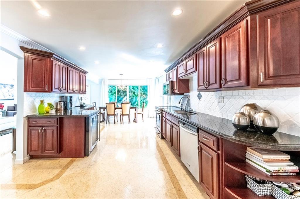 HOLLYWOOD LAKES SEC - Residential