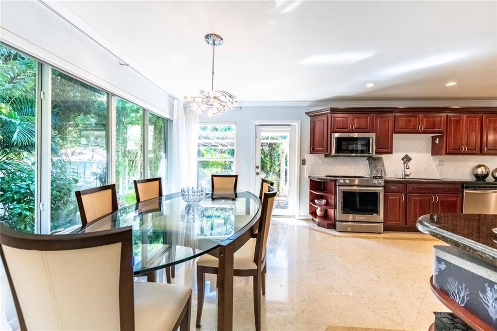 HOLLYWOOD LAKES SEC - Residential