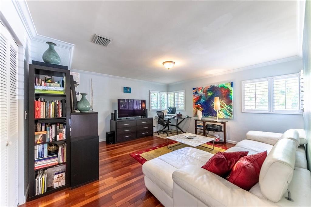 HOLLYWOOD LAKES SEC - Residential