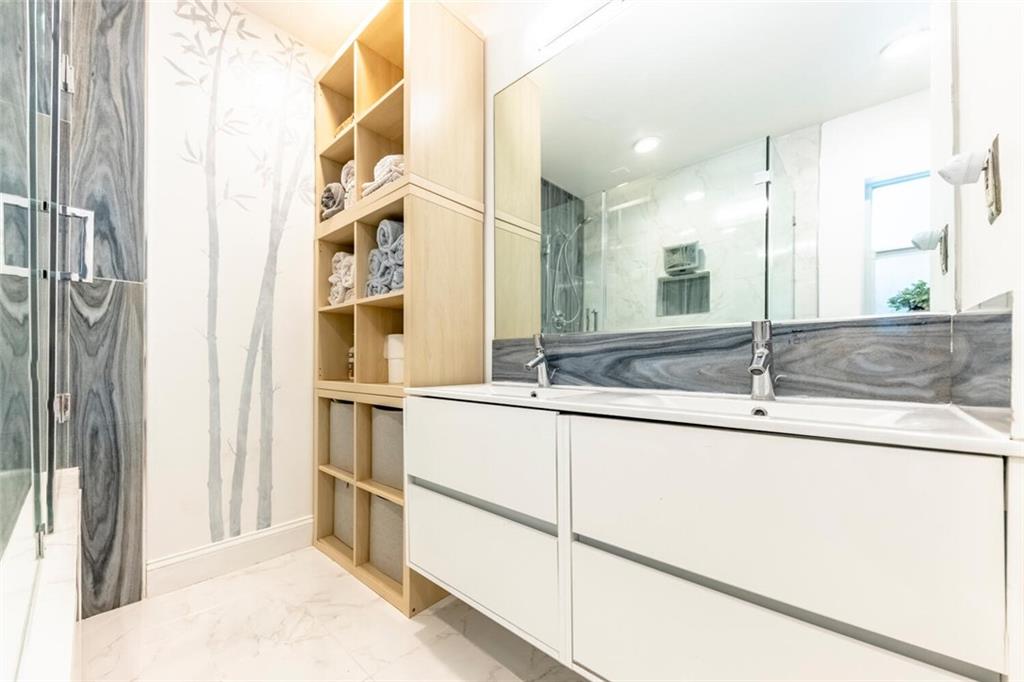 HOLLYWOOD LAKES SEC - Residential