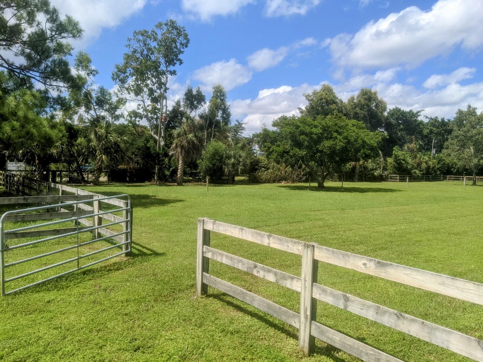 PALM BEACH LITTLE RANCHES - Residential Lease