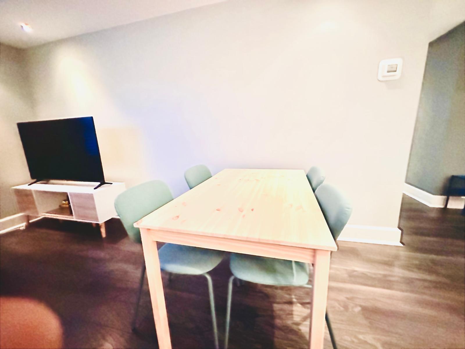 COLONIAL MANOR WEST APART - Residential Lease