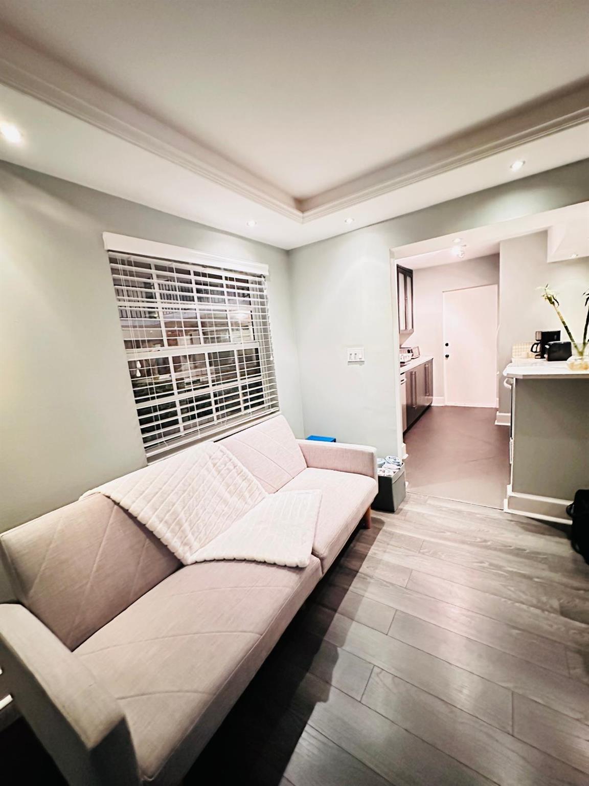 COLONIAL MANOR WEST APART - Residential Lease