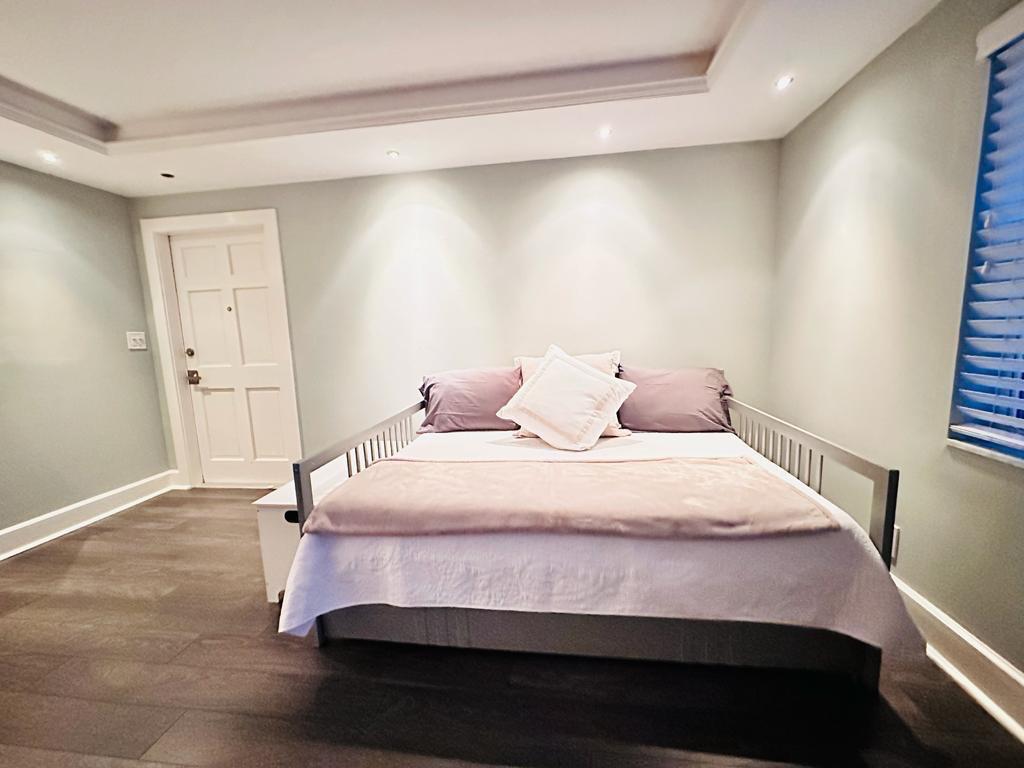 COLONIAL MANOR WEST APART - Residential Lease