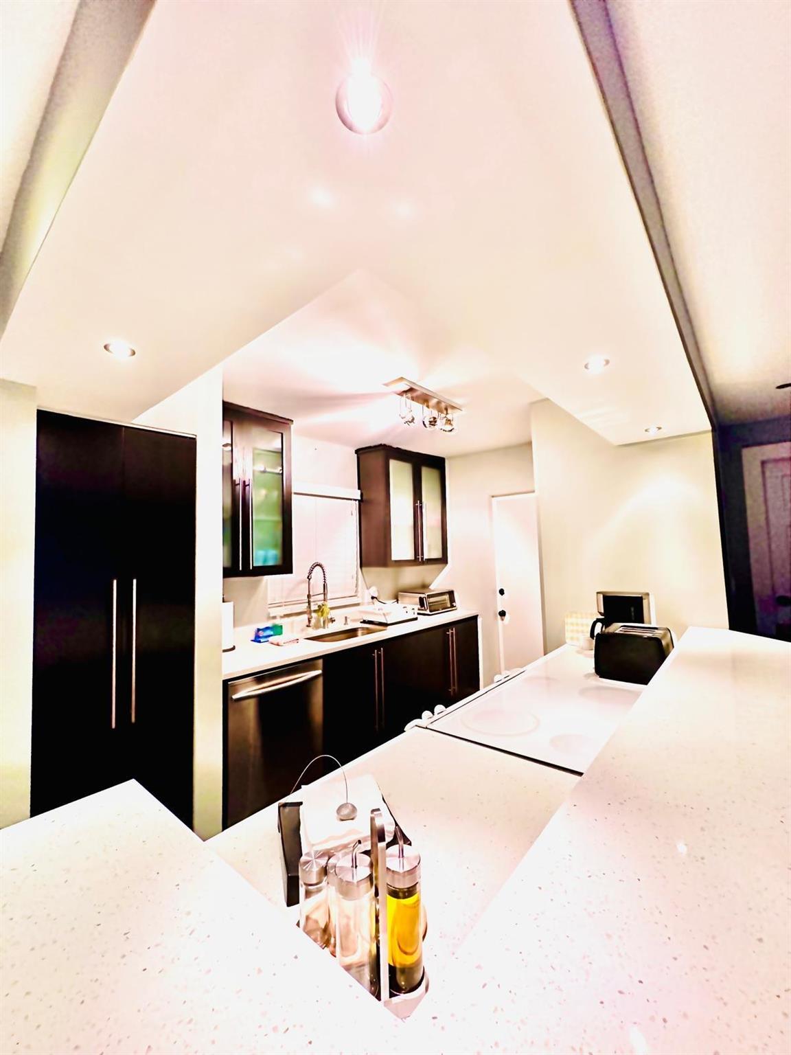 COLONIAL MANOR WEST APART - Residential Lease