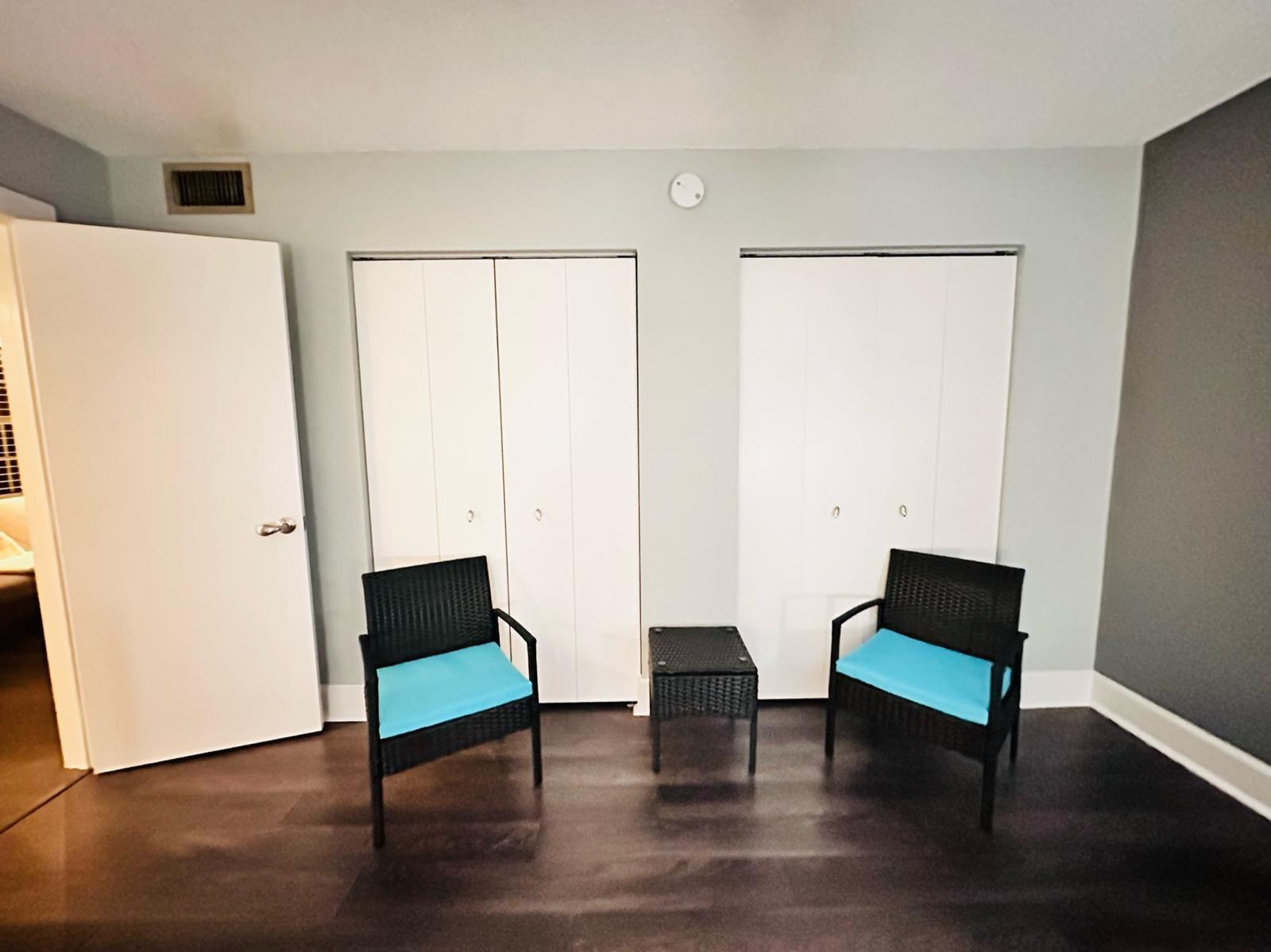 COLONIAL MANOR WEST APART - Residential Lease