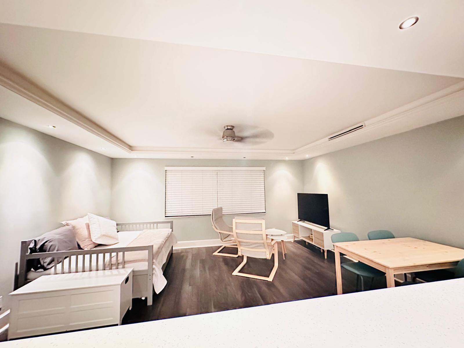 COLONIAL MANOR WEST APART - Residential Lease