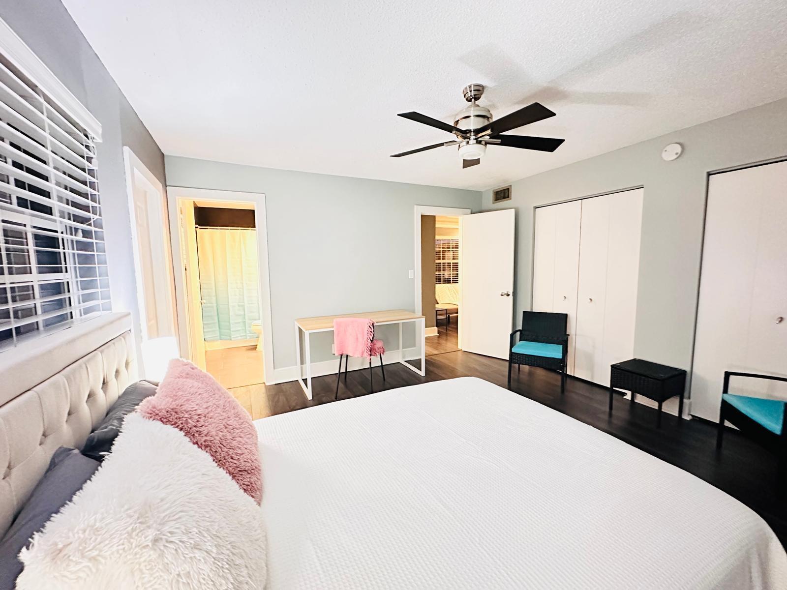 COLONIAL MANOR WEST APART - Residential Lease