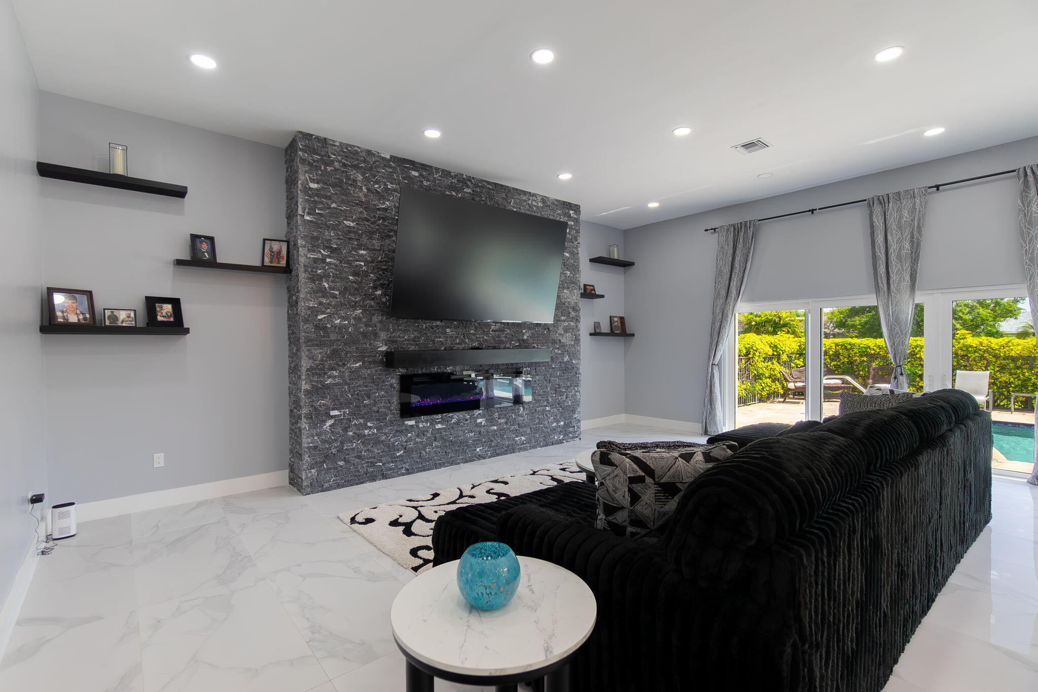 SUGAR POND MANOR OF WELLINGTON - Residential