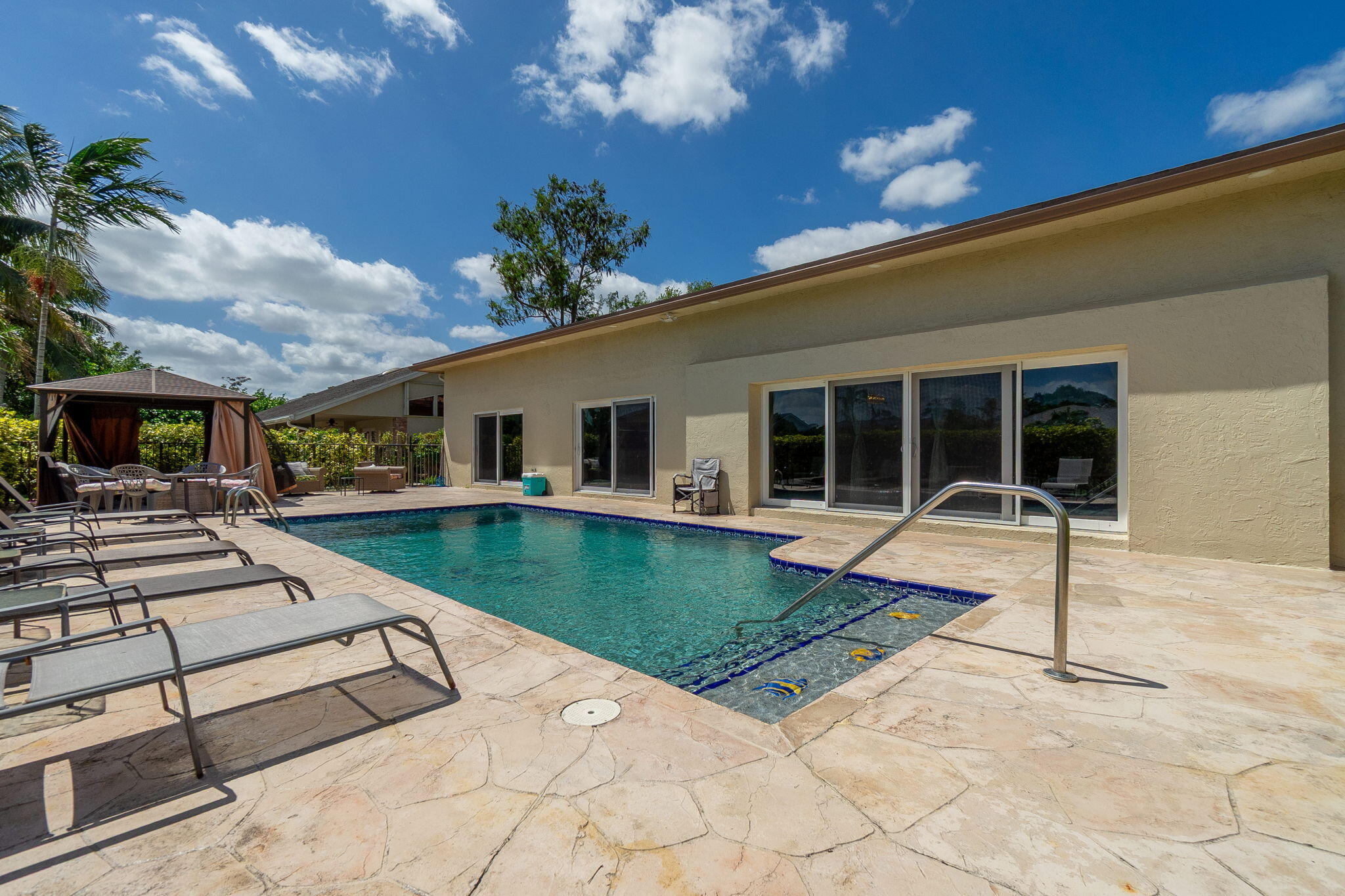 SUGAR POND MANOR OF WELLINGTON - Residential