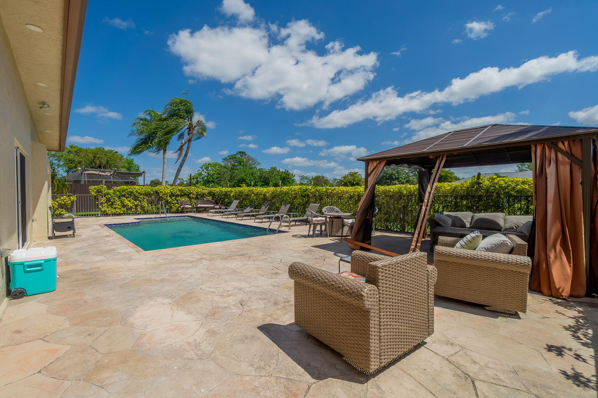 SUGAR POND MANOR OF WELLINGTON - Residential