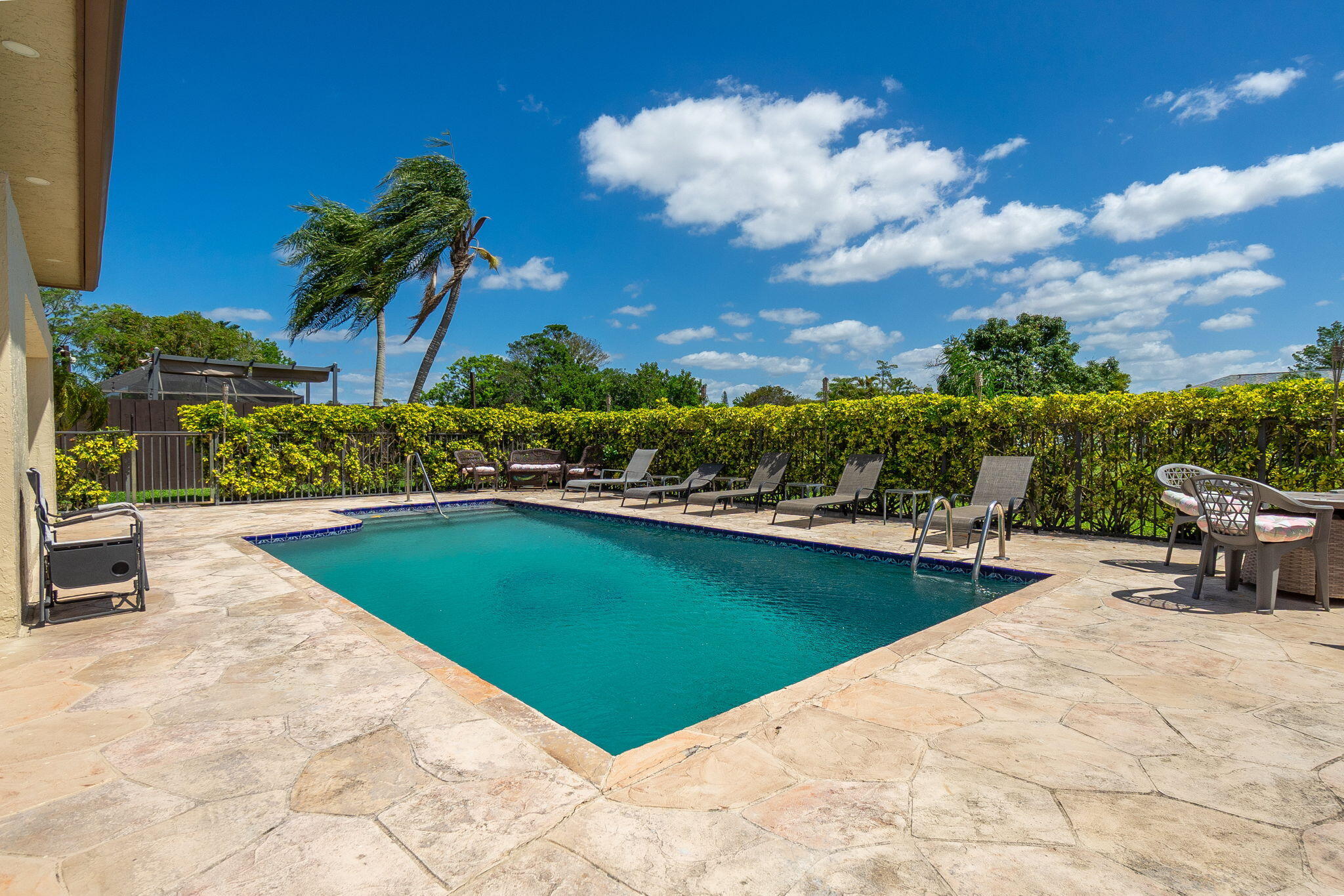 SUGAR POND MANOR OF WELLINGTON - Residential