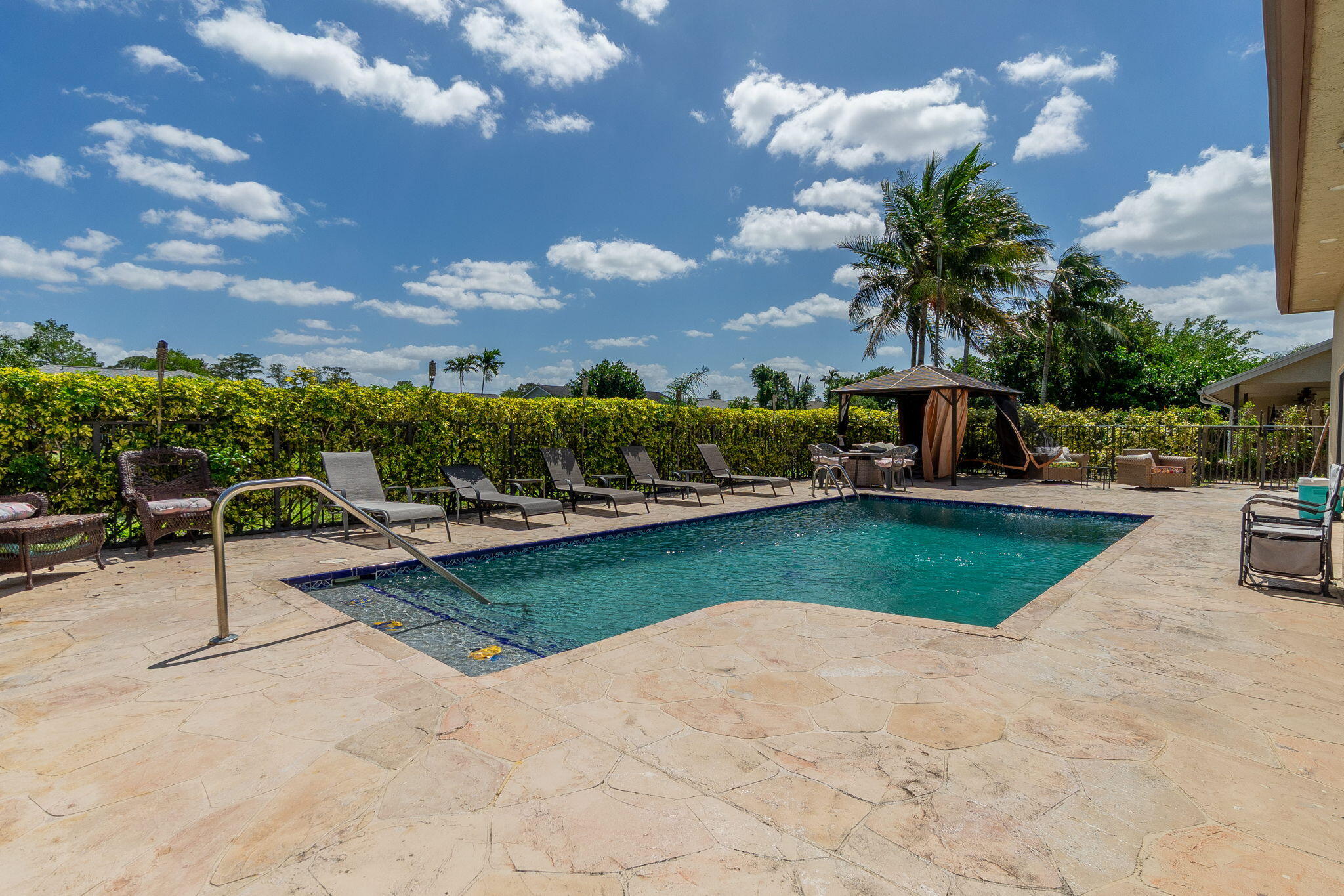 SUGAR POND MANOR OF WELLINGTON - Residential