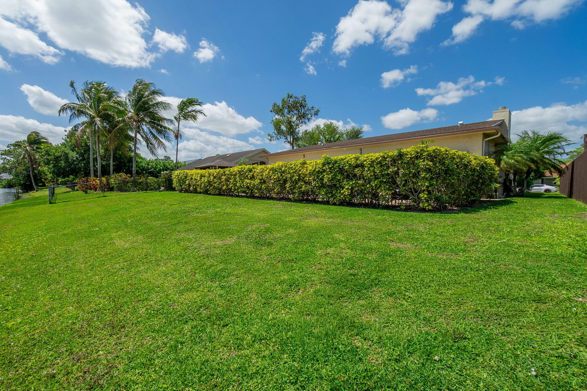 SUGAR POND MANOR OF WELLINGTON - Residential