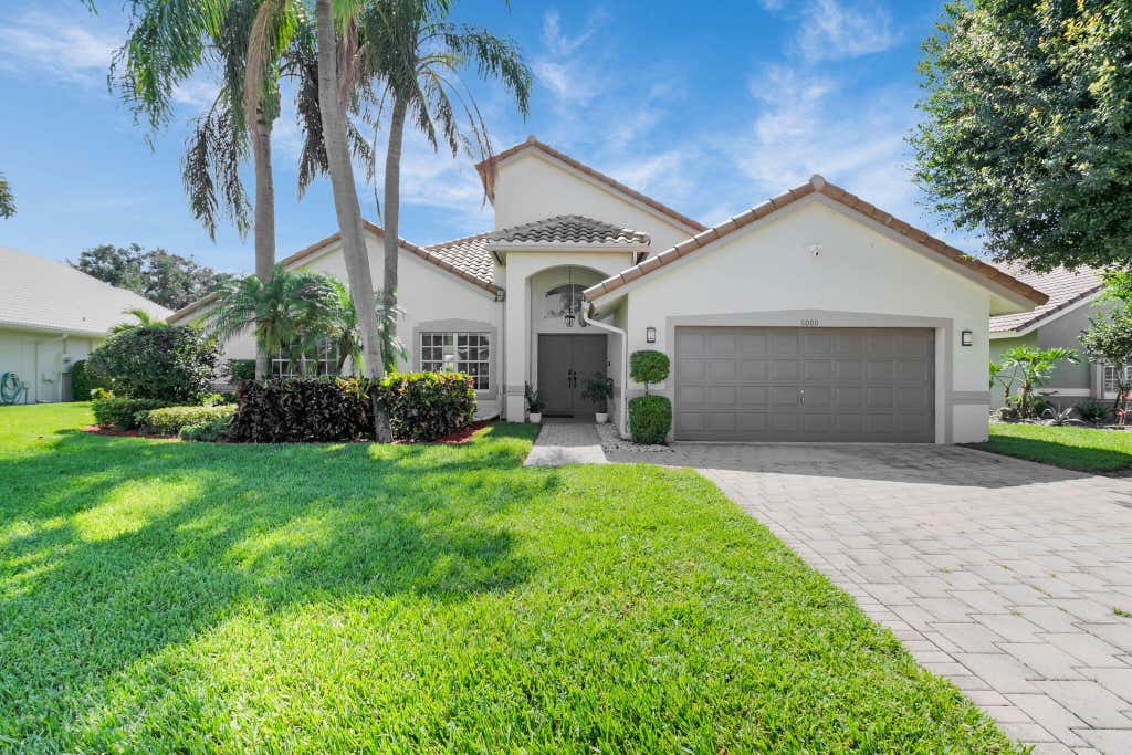 Photo of 6000 Golf Villas Drive, Boynton Beach, FL 33437 (MLS # R11091498)