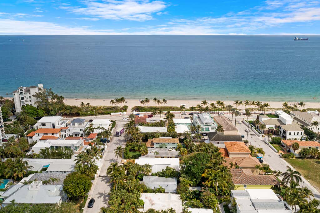 Photo of 3319 NE 18TH Street, Fort Lauderdale, FL 33305 (MLS # B26054347)